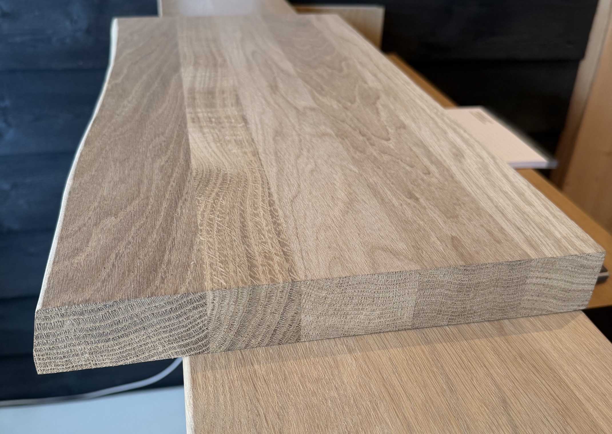 Eiken wandplank 40 mm rustiek onbehandeld boomstam 300 x 600, 800, 1000 of 1200 mm - Afbeelding 2
